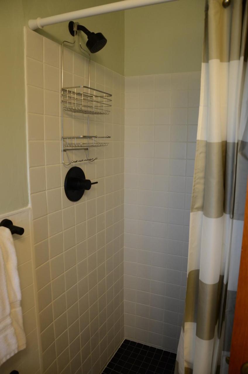Ludington Blue Spruce Inn Room photo