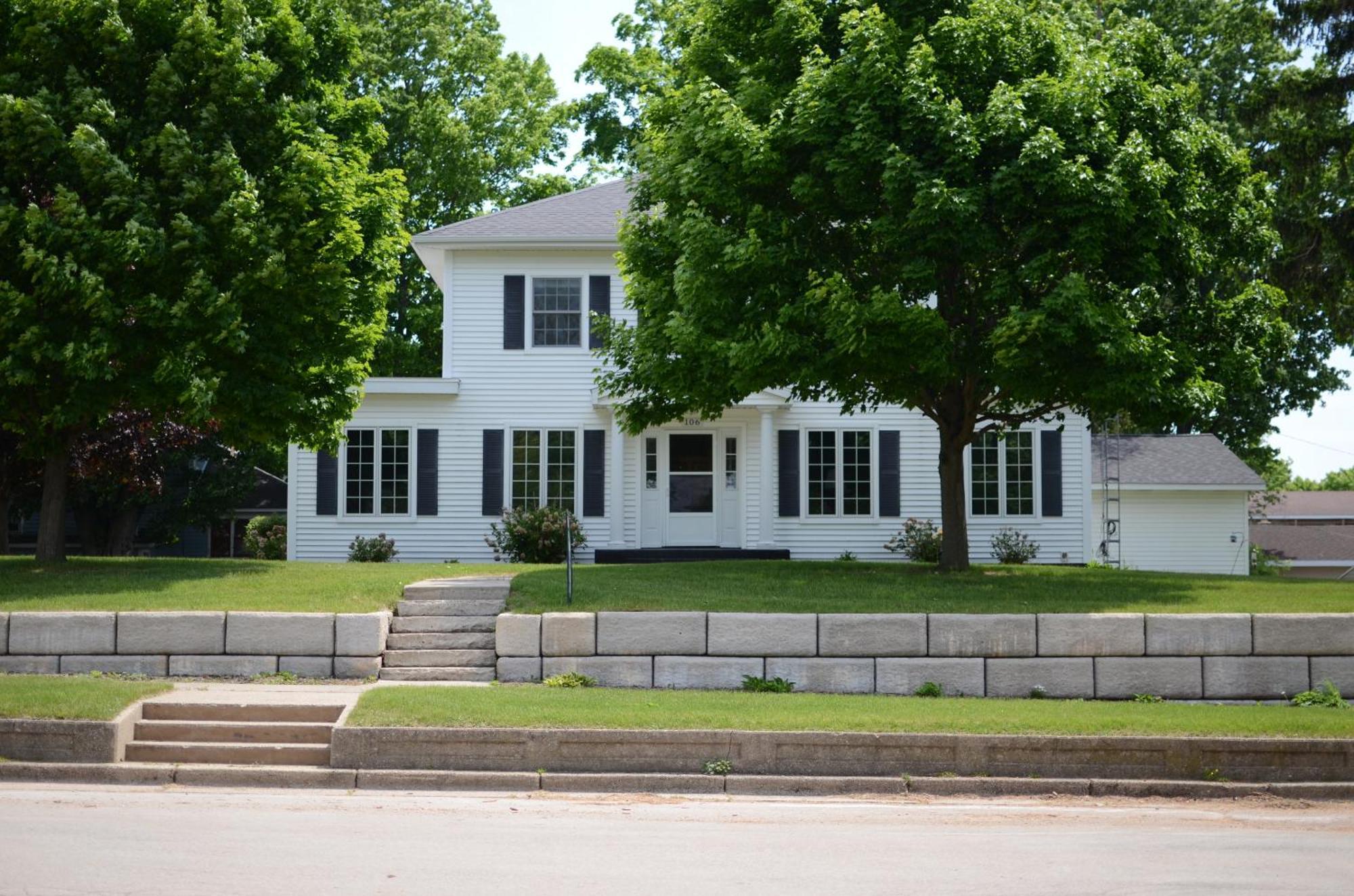 Ludington Blue Spruce Inn Exterior photo