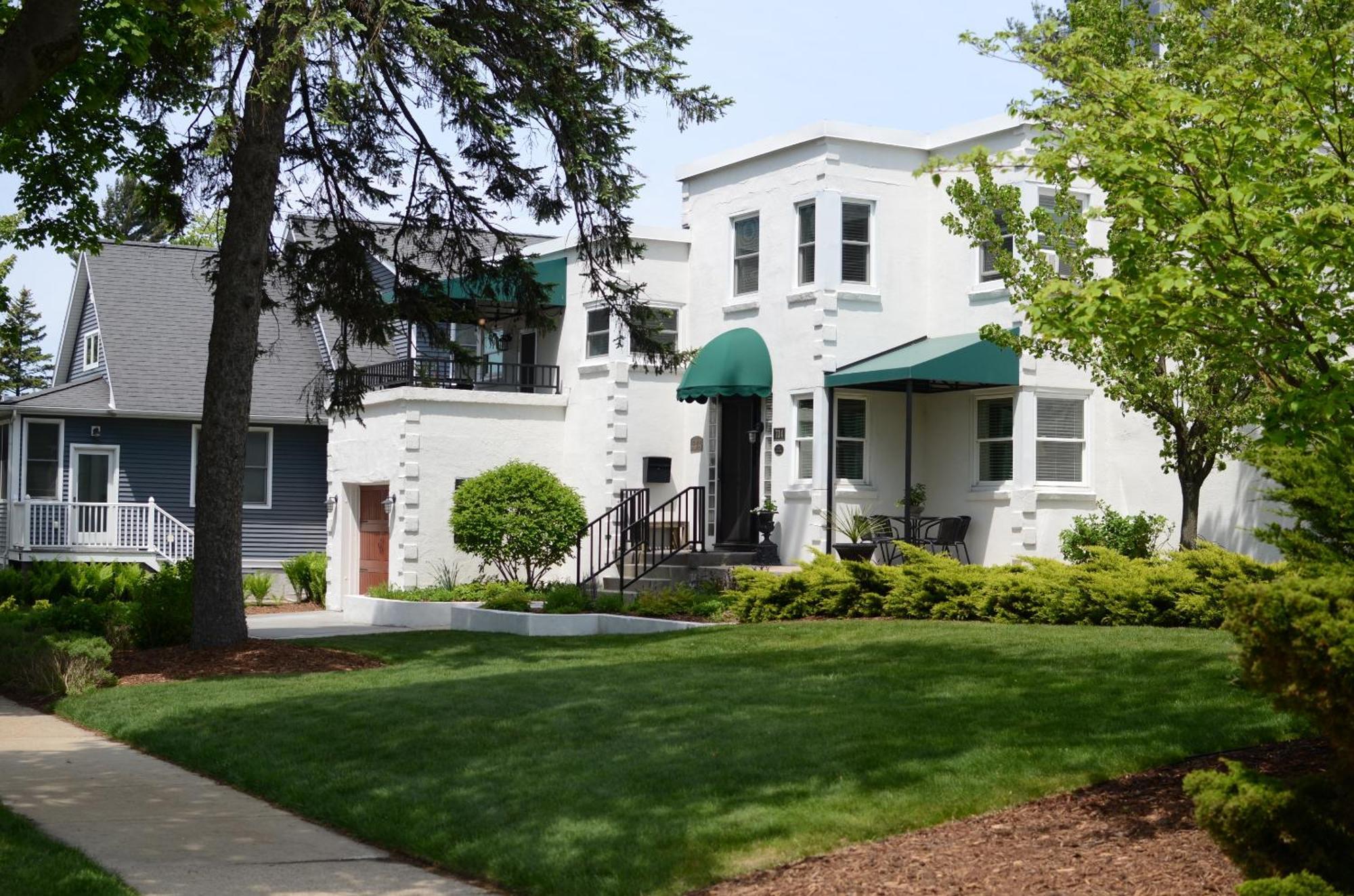 Ludington Blue Spruce Inn Exterior photo