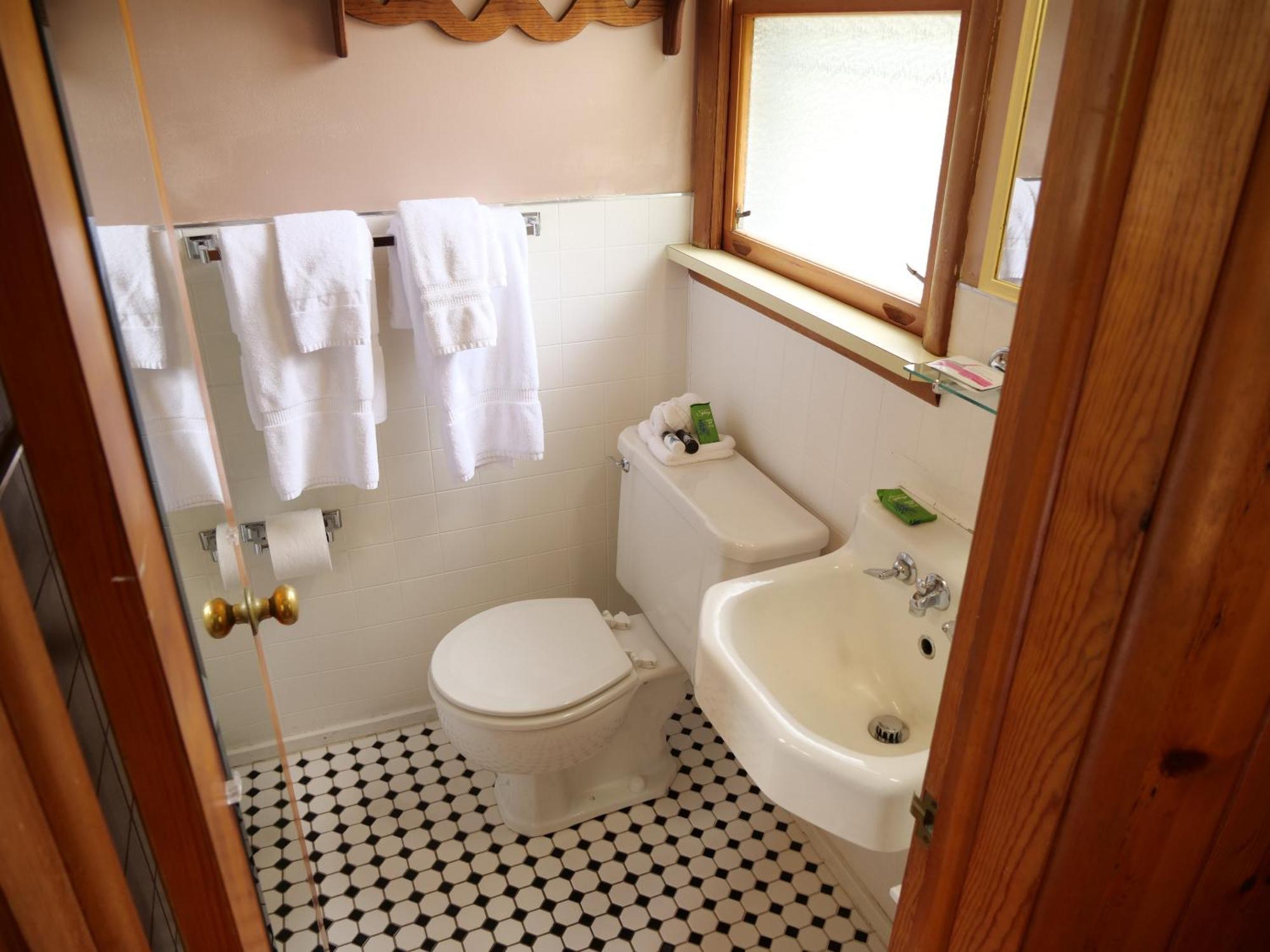 Ludington Blue Spruce Inn Room photo
