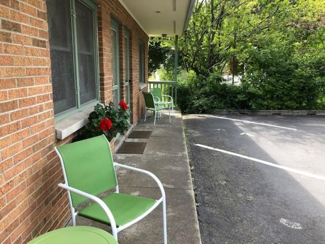 Ludington Blue Spruce Inn Exterior photo