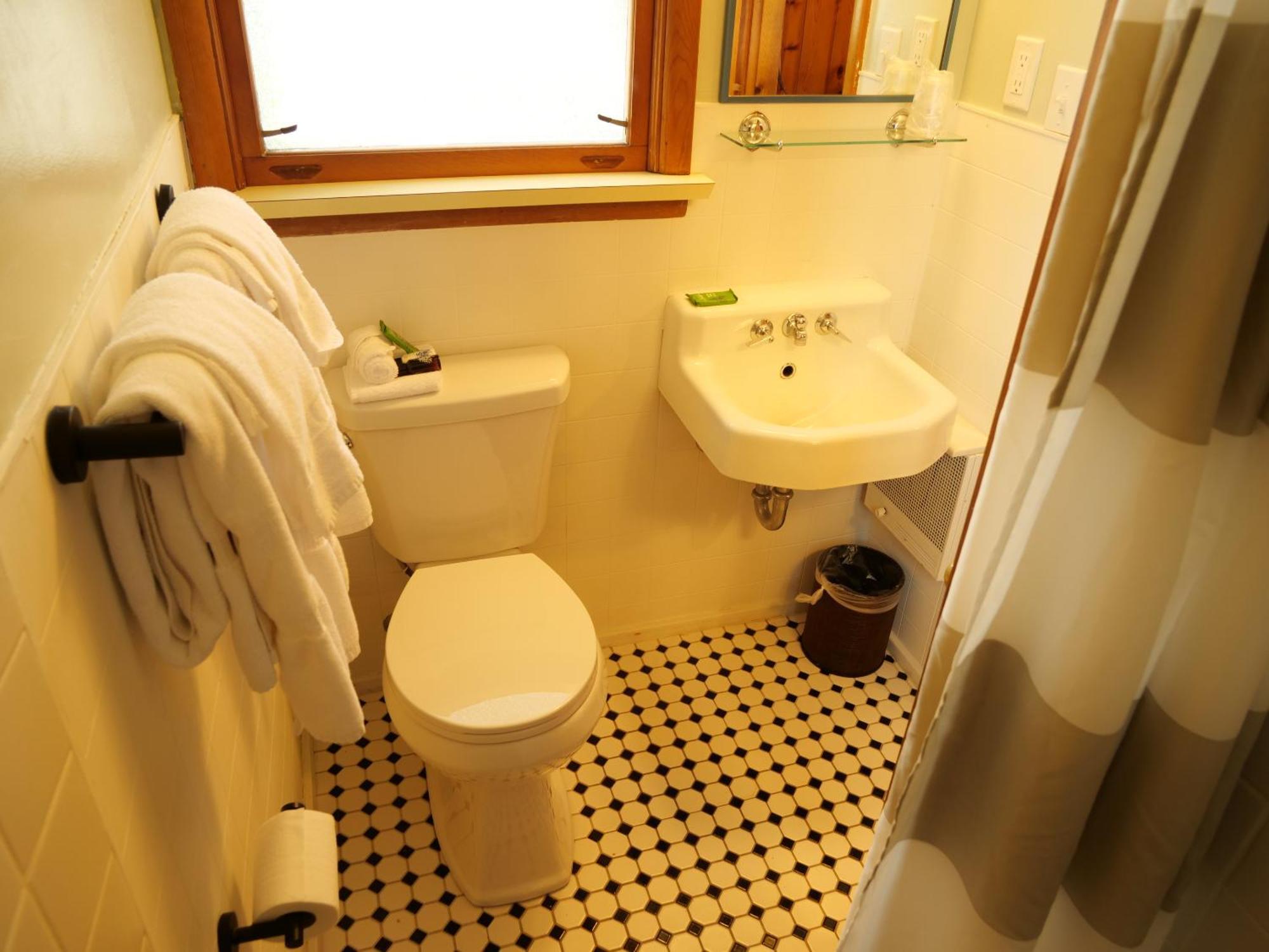 Ludington Blue Spruce Inn Room photo