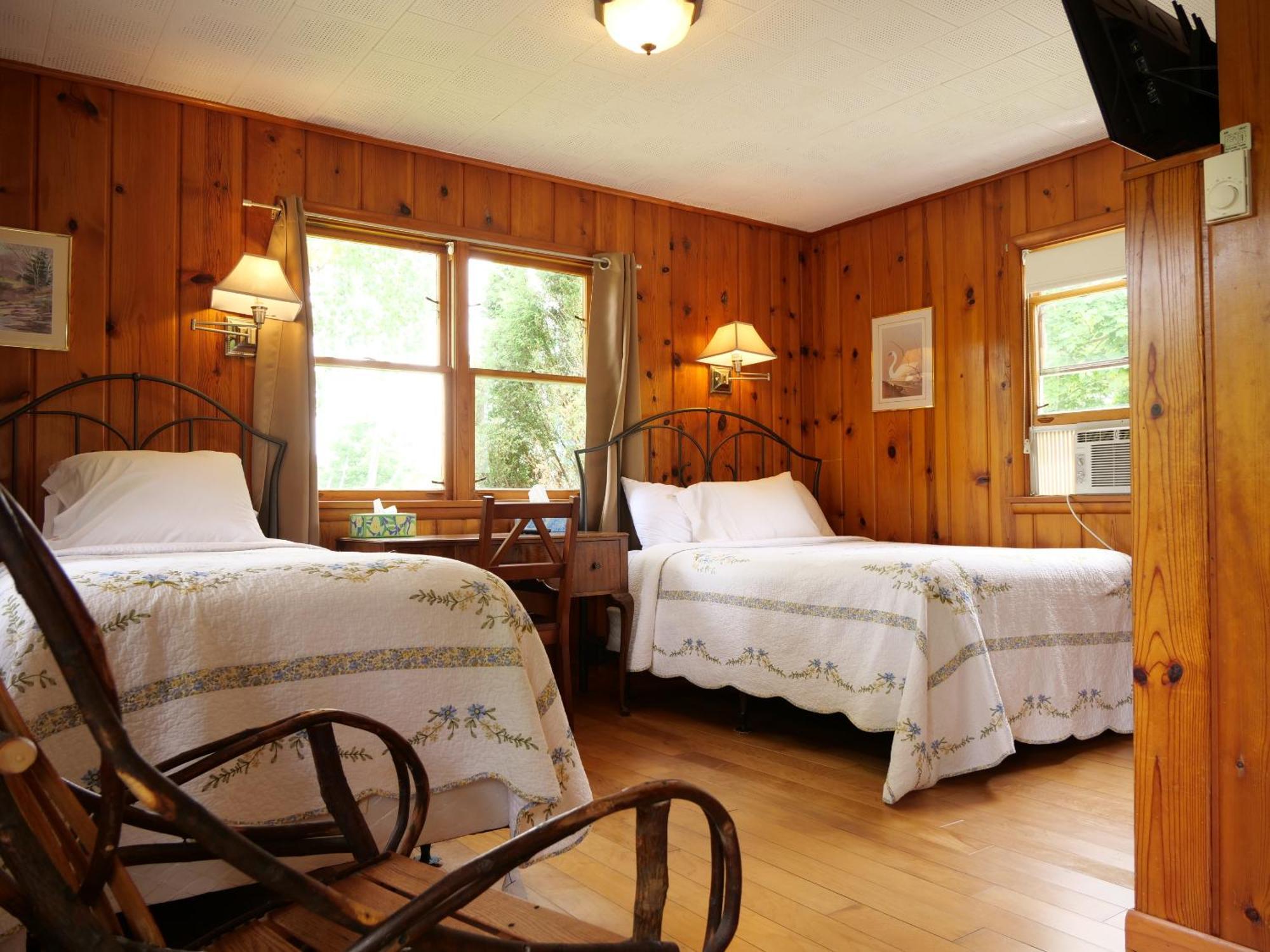 Ludington Blue Spruce Inn Room photo